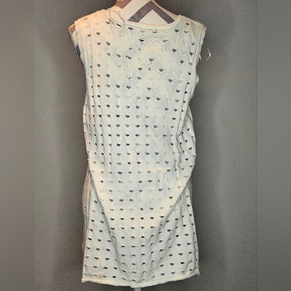 Rock & Republic distressed sleeveless sweater - Picture 2 of 3